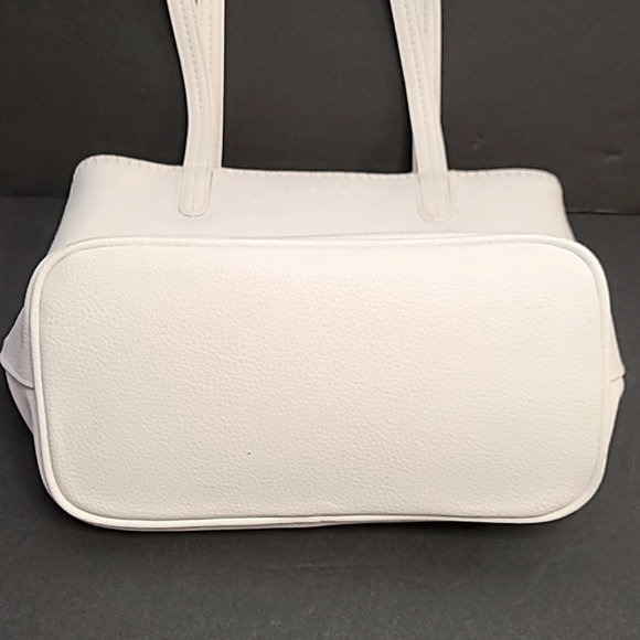 Liz Clairborne Bucket Purse White with Beige Lining and a Separated inside - Picture 5 of 15